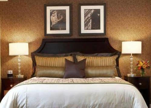 The Clarke Hotel Waukesha Rum bild